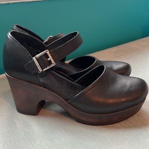 boc Gia Clogs Platform Perforated Toe Ankle Strap Comfort Size 7 Like New